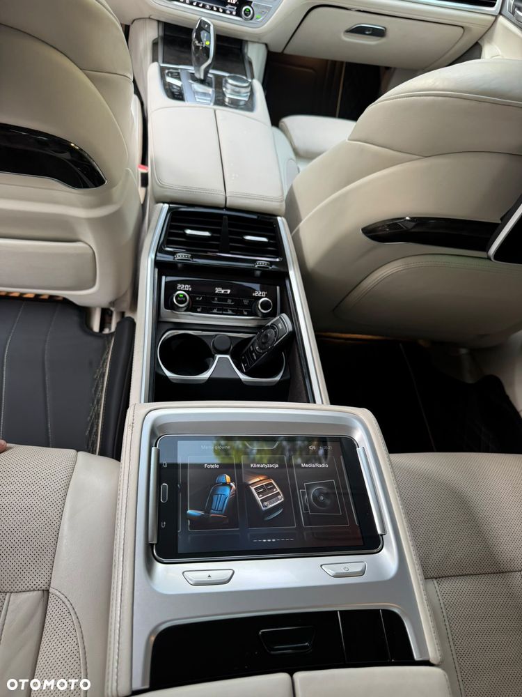 BMW Seria 7 750Li xDrive - 25
