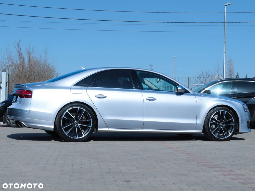 Audi S8 Plus - 37