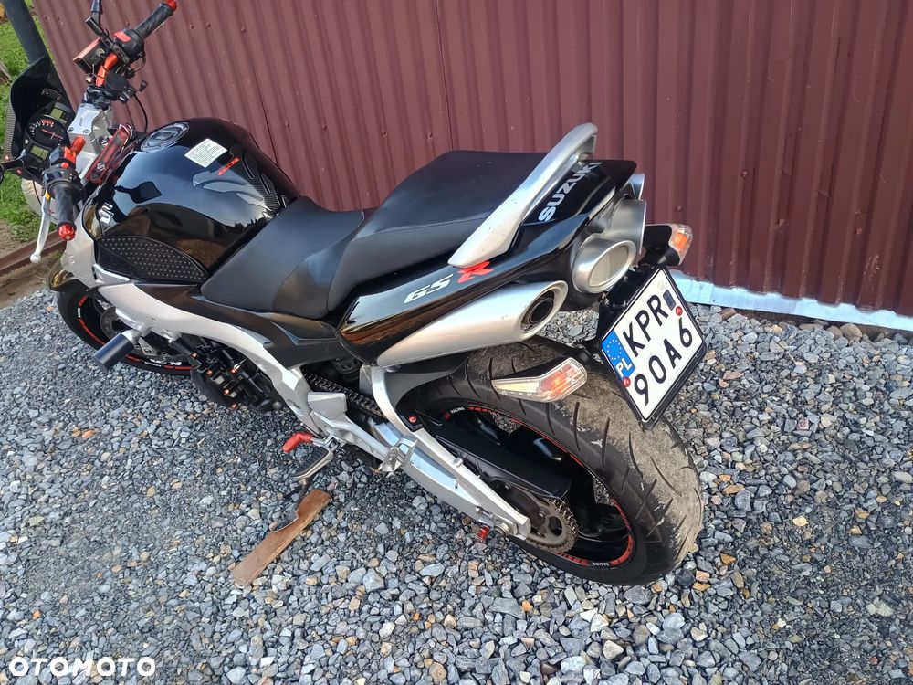 Suzuki GSR - 3