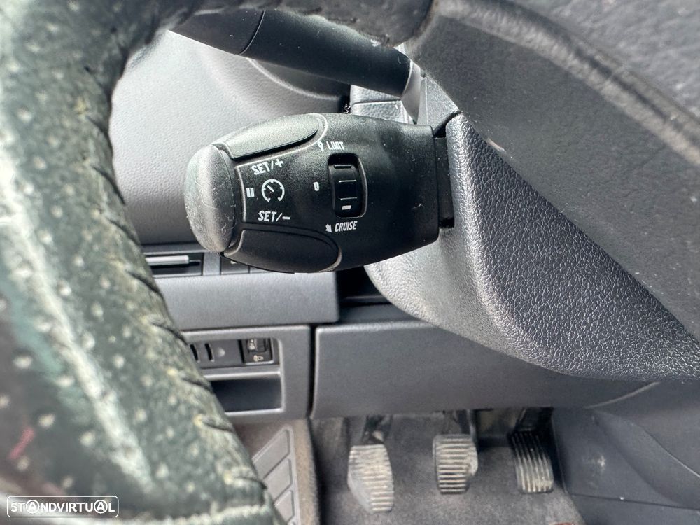 Peugeot 3008 1.6 HDi Executive — fotografia 16