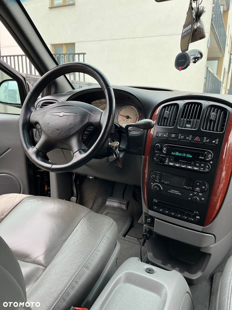 Chrysler Grand Voyager 2.8 CRD LX - 19