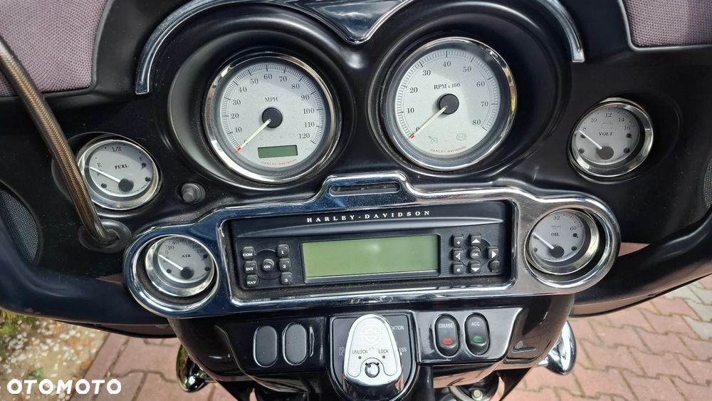 Harley-Davidson Touring Street Glide - 17