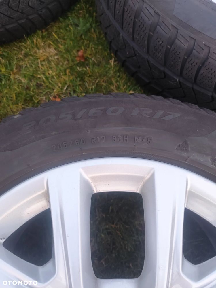 Felgi Aluminiowe z Oponami Zimowymi BMW X1 F48 17 Cali Et39 - 6