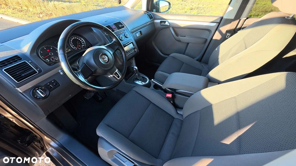 Volkswagen Touran 1.6 TDI DPF BlueMotion Technology DSG Highline - 10