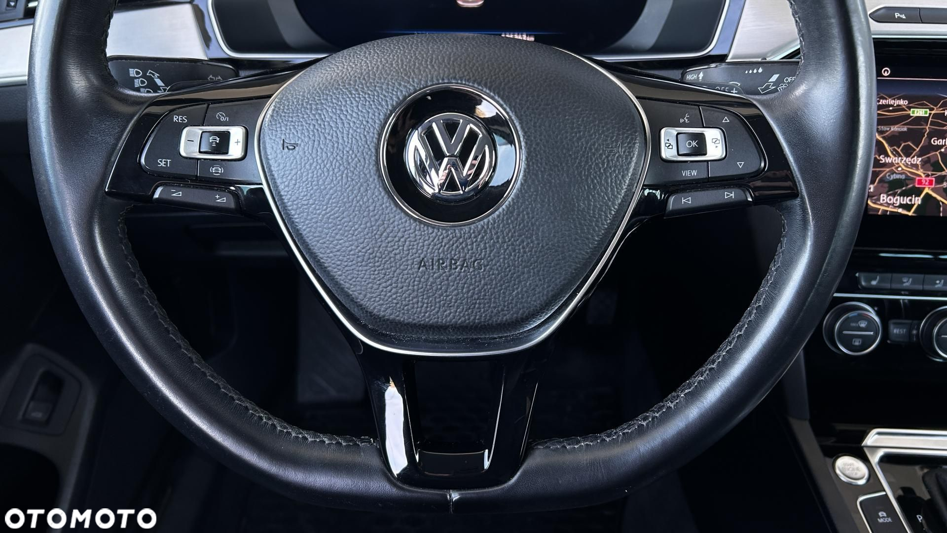 Volkswagen Passat - 13