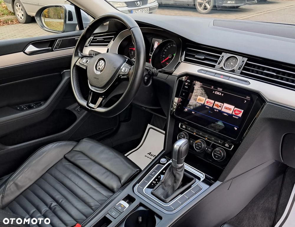 Volkswagen Passat Variant 2.0 TDI SCR DSG Highline - 22