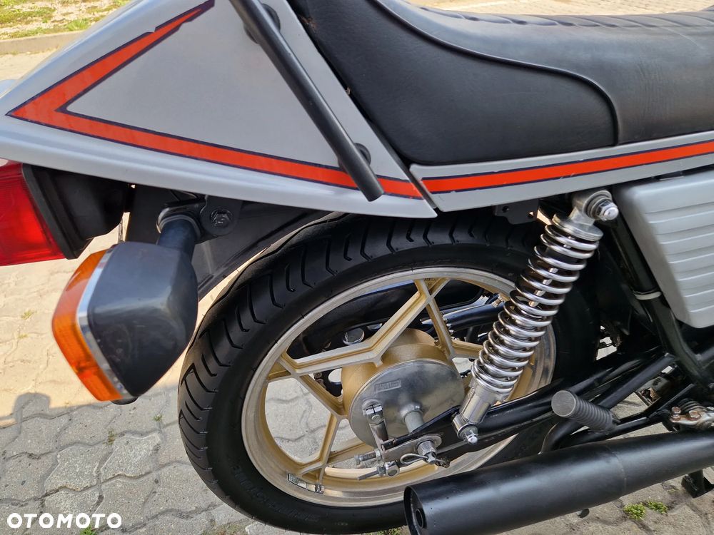 Suzuki GSX - 7