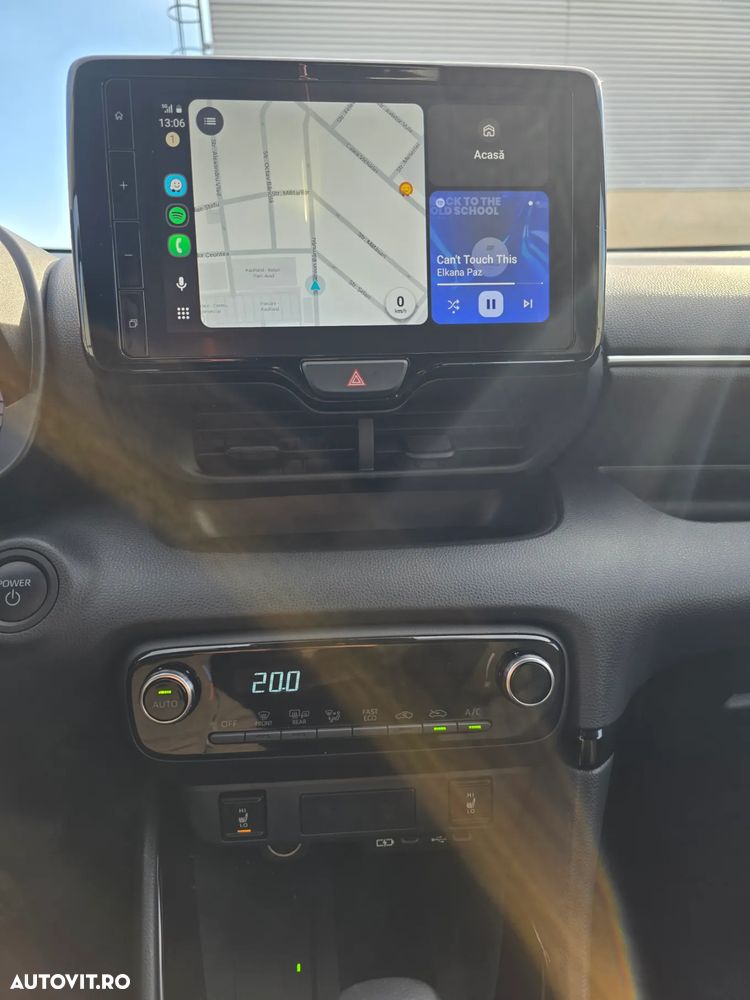 Toyota Yaris Hybrid 1.5 VVT-i Team Deutschland - 10