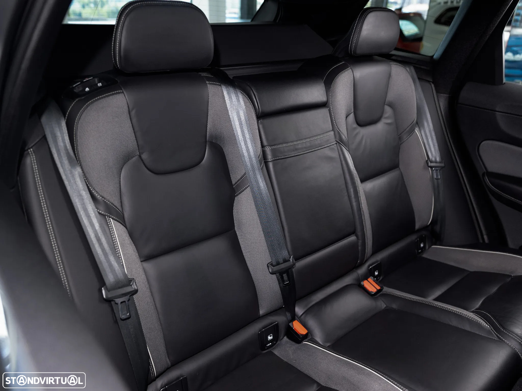 Volvo XC 60 2.0 D4 R-Design Geartronic - 31