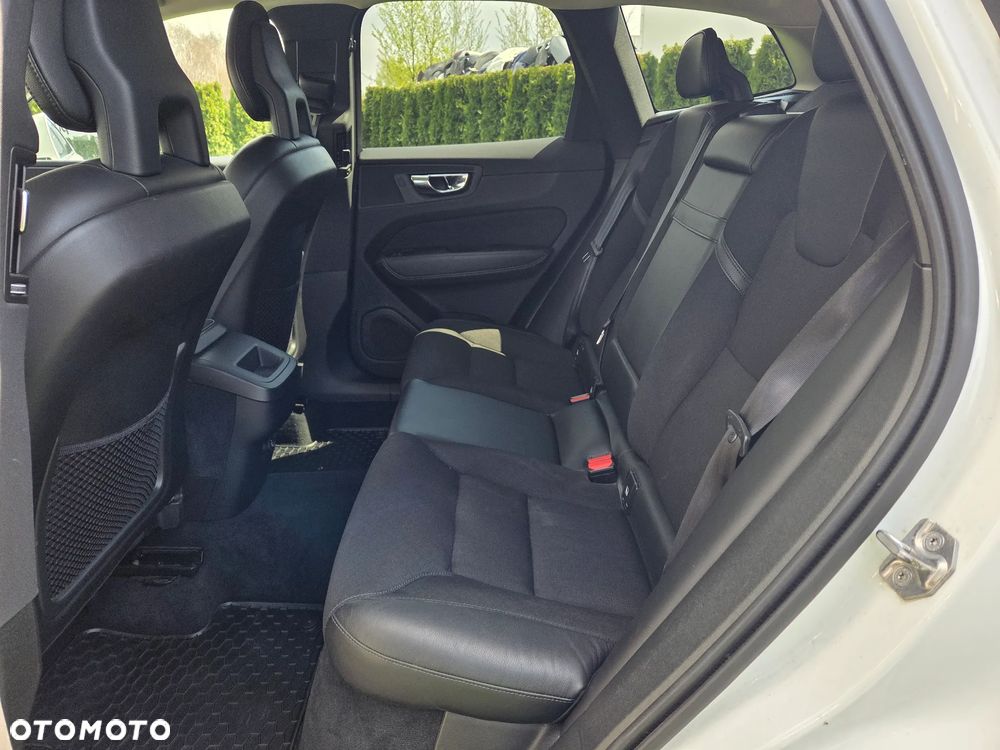 Volvo XC 60 D4 AWD Momentum - 10