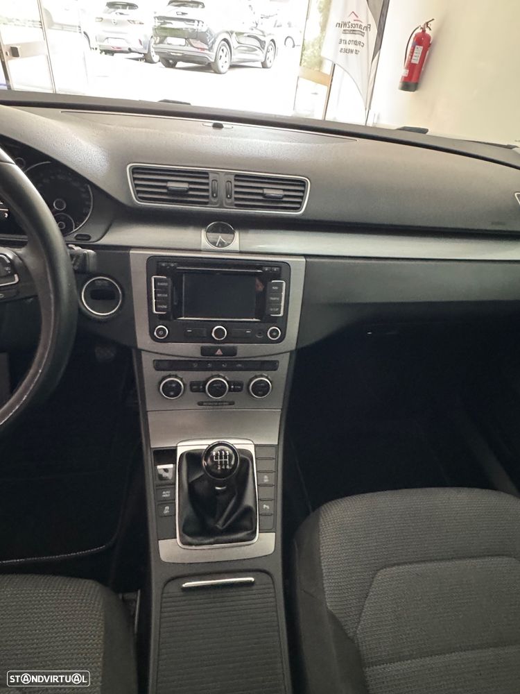 VW Passat 1.6 TDI Trendline - 23