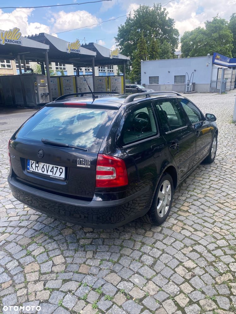 Skoda Octavia 1.6 FSI Ambiente - 5