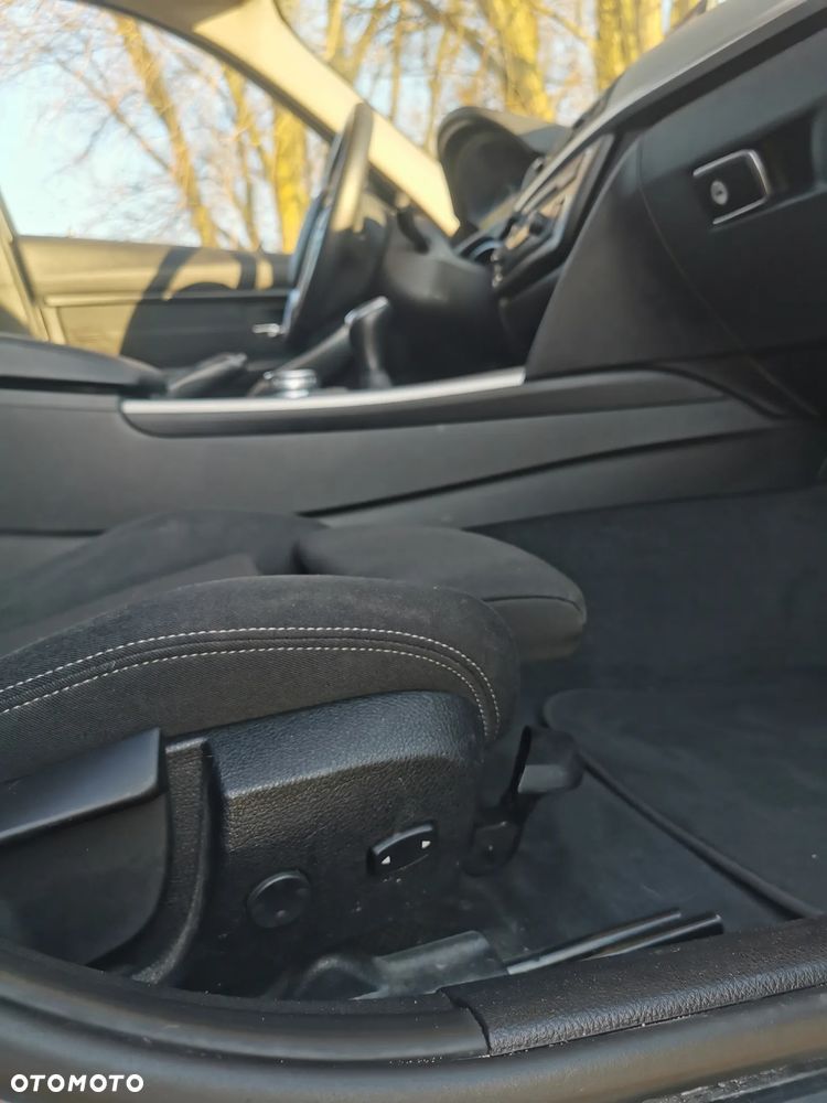 BMW Seria 3 320d xDrive - 13