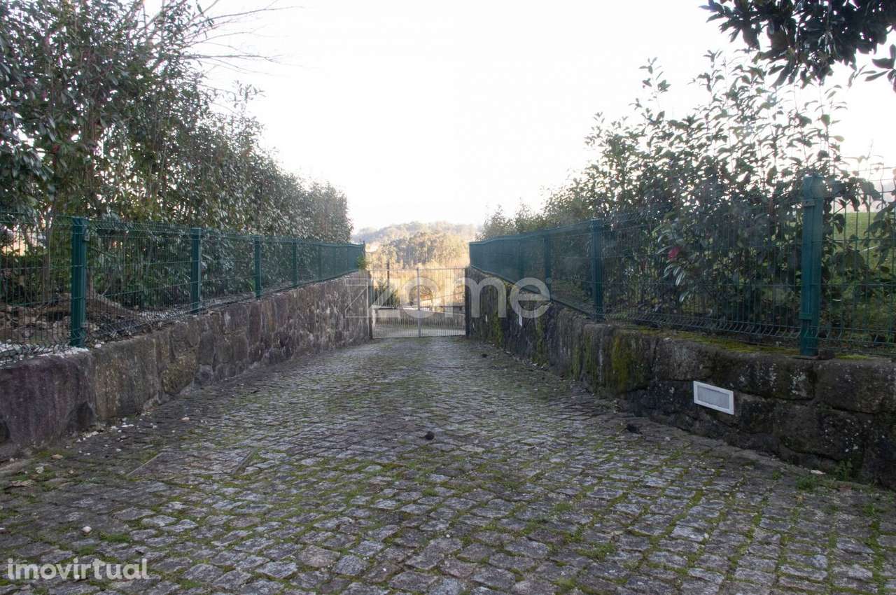 Moradia individual térrea T4 com piscina. Dossãos - Vila Verde - Grande imagem: 3/48