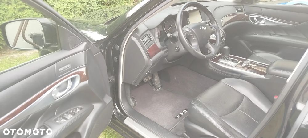 Infiniti M - 6