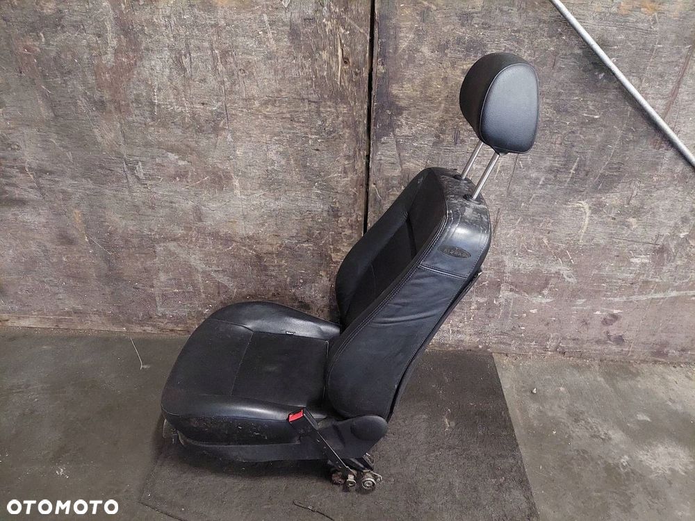 FOTEL PRAWY PRZÓD VOLKSWAGEN PASSAT B5 - 4