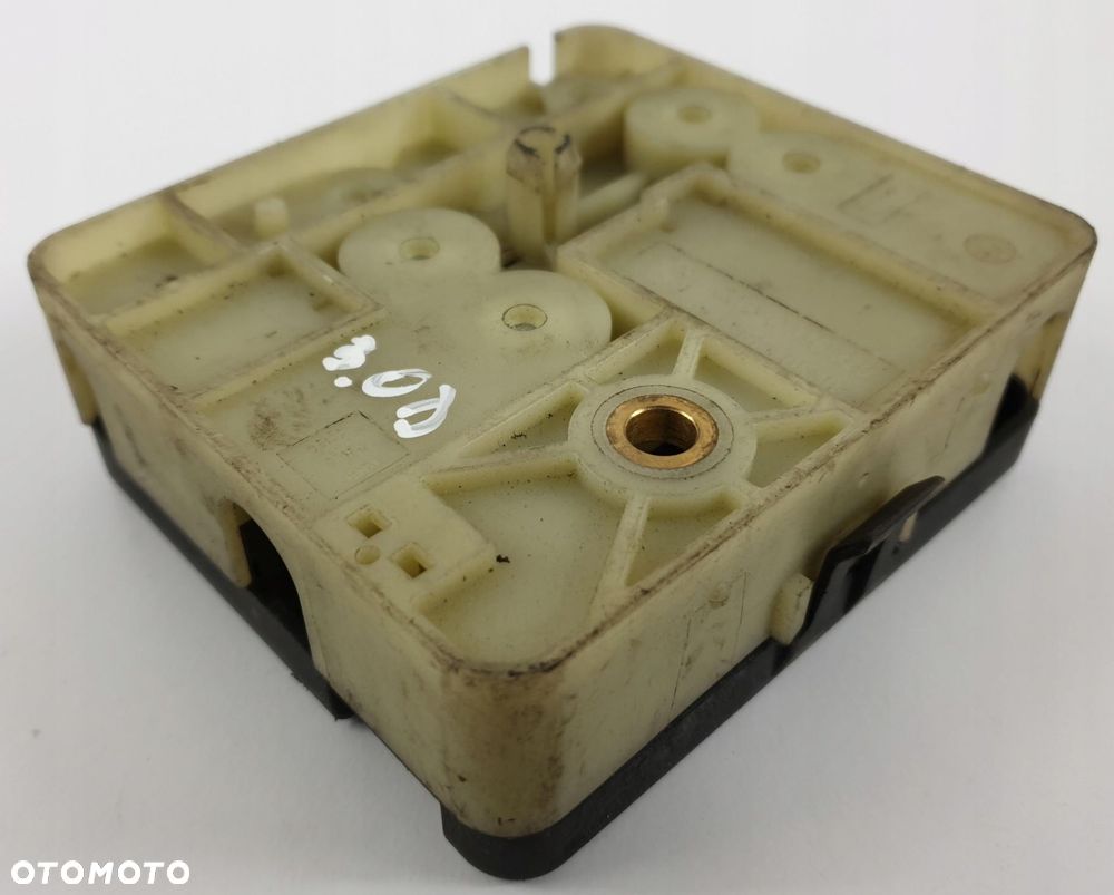 PODSTAWA KLEMY PLUSOWEJ BMW E46 8376329 - 3
