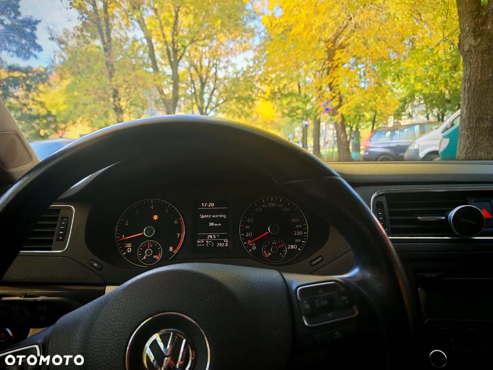 Volkswagen Jetta 1.2 TSI BMT Comfortline - 12