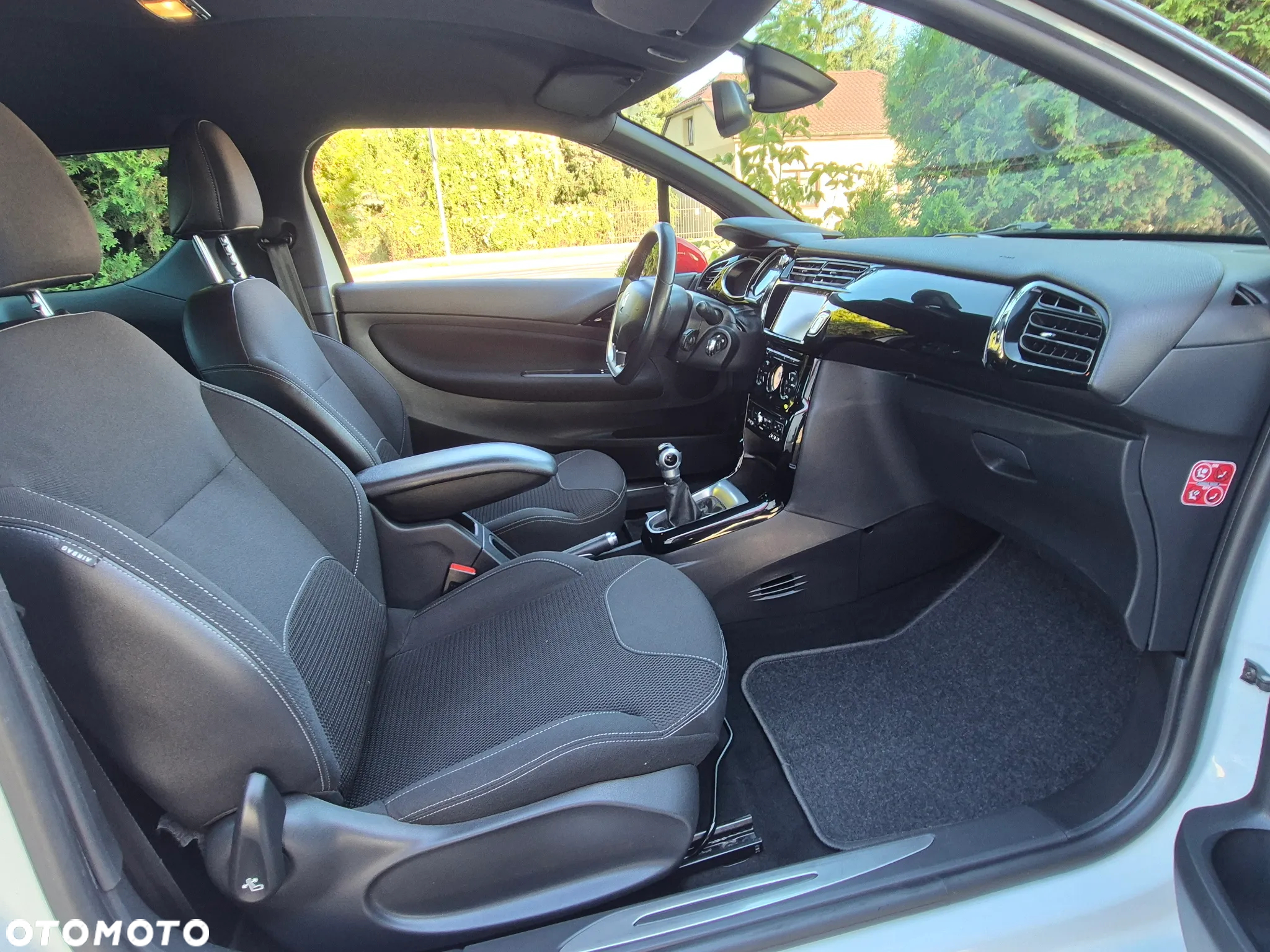 Citroën DS3 1.6 HDi SoChic - 33