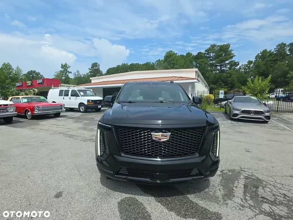 Cadillac Escalade - 3