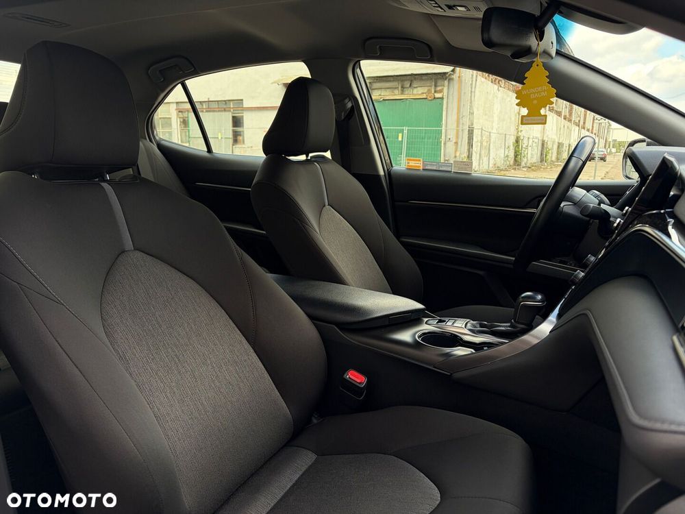 Toyota Camry 2.5 Hybrid Comfort CVT - 18