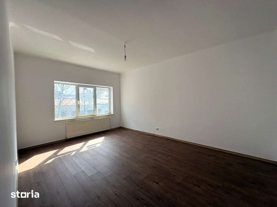 Apartament cu 3 camere, balcon cu priveliste catre gradina — fotografia 1