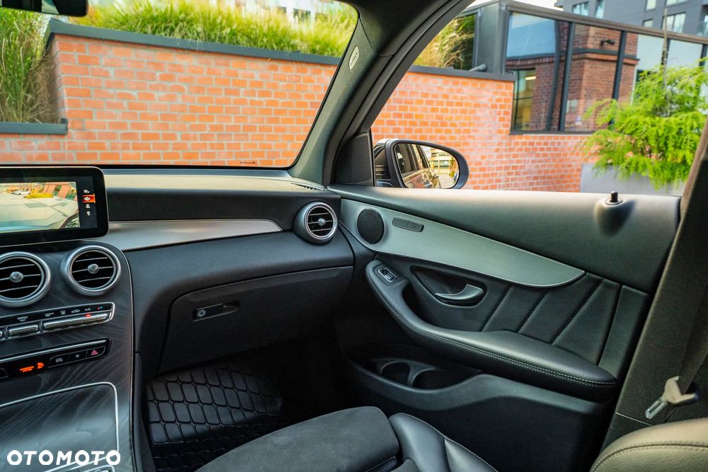 Mercedes-Benz GLC 300 e 4-Matic Business Edition - 25