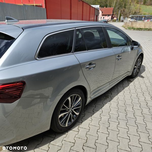 Toyota Avensis 2.0 D-4D Prestige - 4