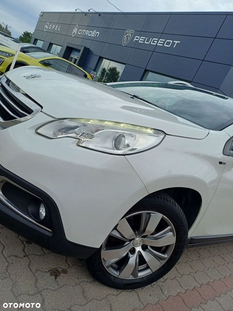 Peugeot 2008 1.2 Pure Tech Style S&S - 10