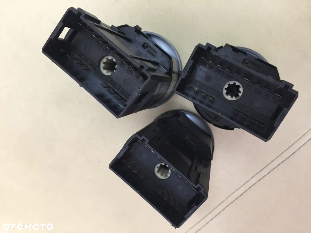 PRZEŁĄCZNIK WŁĄCZNIK ŚWIATEŁ VW PASSAT B5 FL/ BORA/ GOLF IV 1C0941531 LUB 1C0941531A - 21