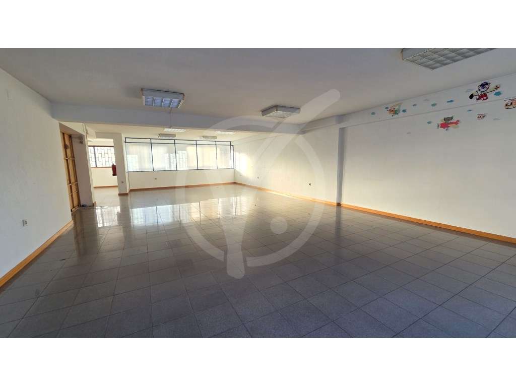 Excelente Loja Comercial na Póvoa de Varzim - Localização Premium - Grande imagem: 2/8