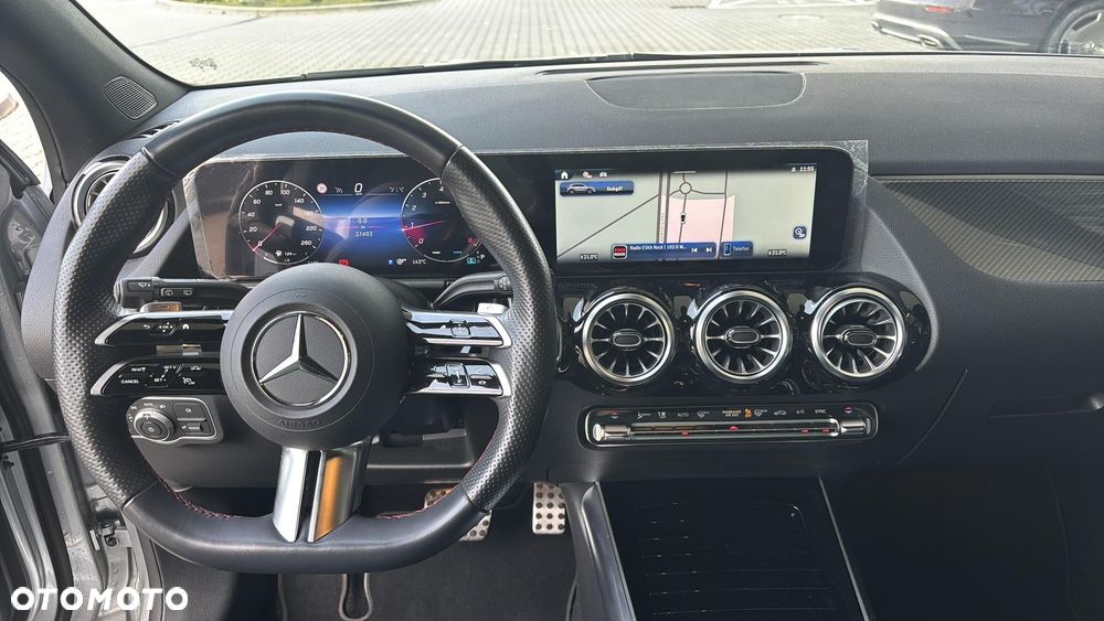 Mercedes-Benz GLA - 13