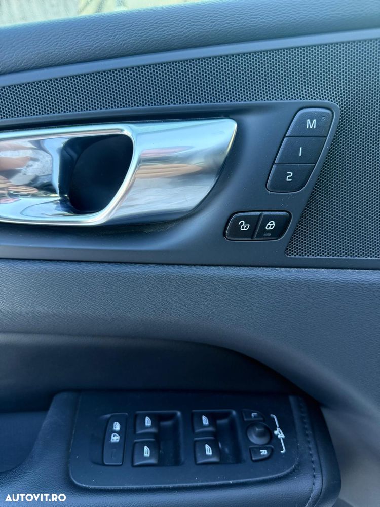 Volvo XC 60 B4 D Plus Dark - 14