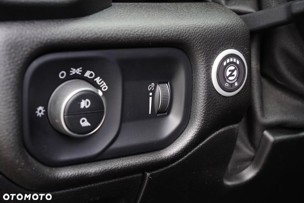 RAM 1500 5.7 Quad Cab Bighorn - 31