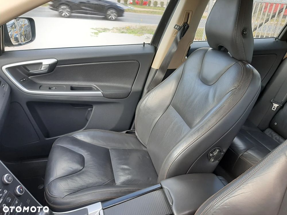 Volvo XC 60 D5 AWD Momentum - 16