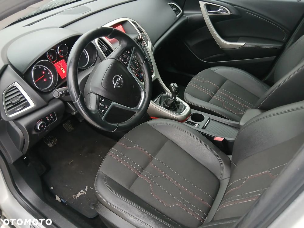 Opel Astra 1.4 Turbo 150 Jahre - 26