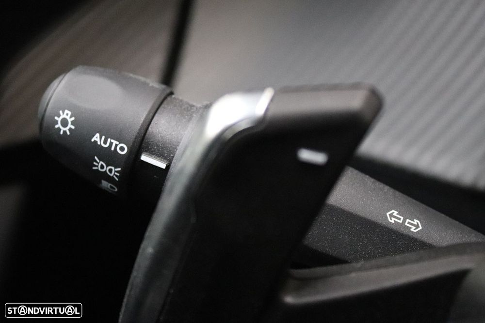 Peugeot 2008 1.2 PureTech Allure EAT8 - 17