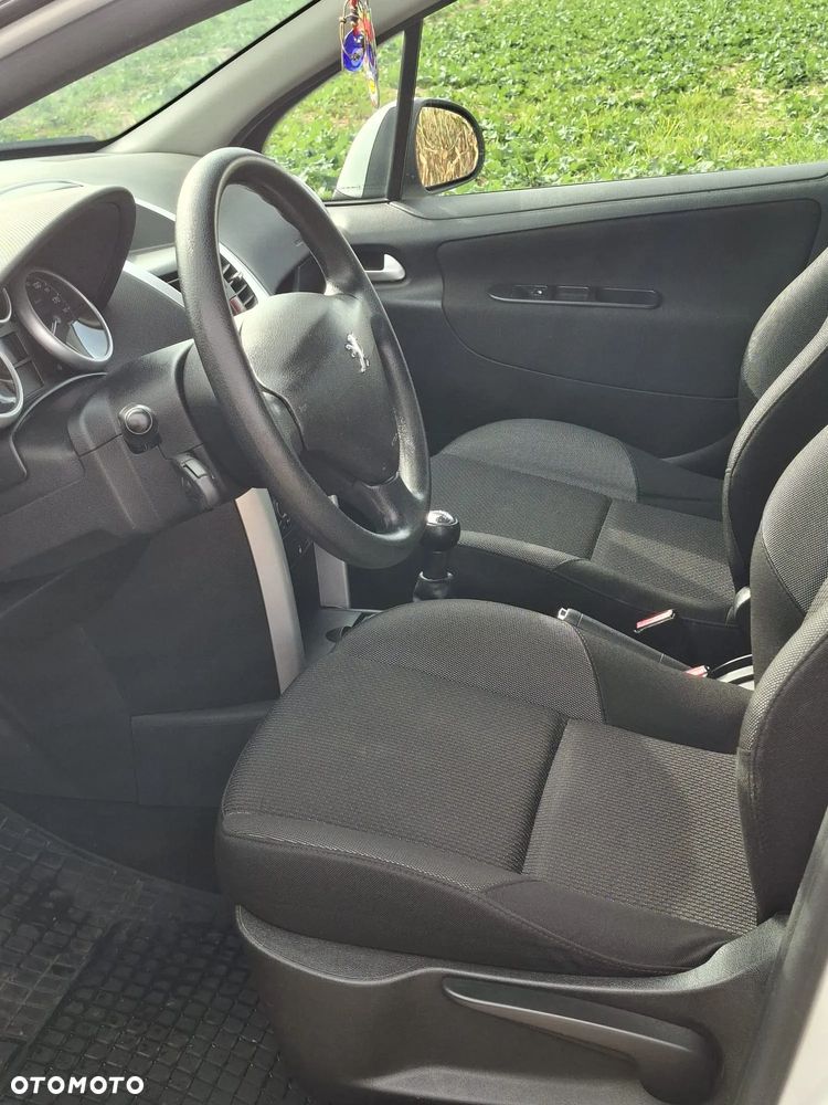 Peugeot 207 - 14