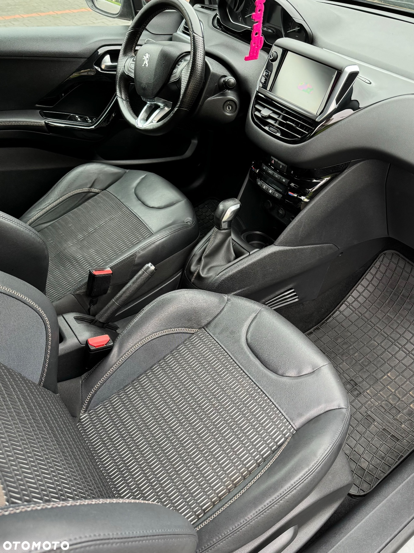 Peugeot 208 - 10