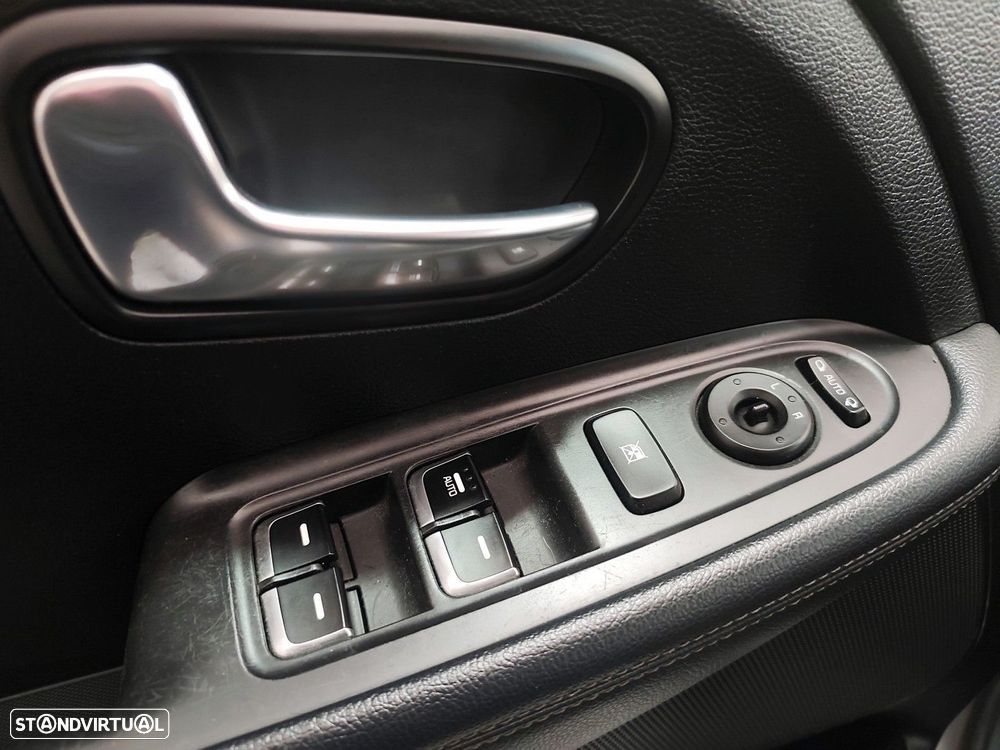 Kia Carens 1.7 CRDi ISG TX - 32