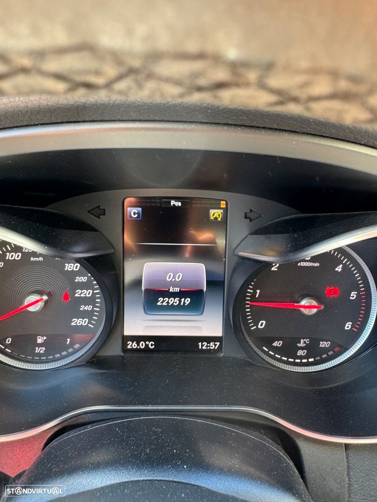 Mercedes-Benz C 220 d AMG Line - 11