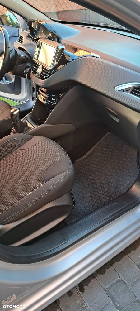 Peugeot 208 1.2 PureTech GPF Allure S&S - 10