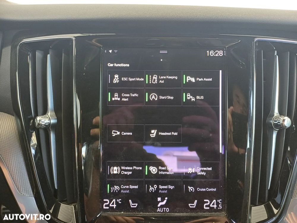 Volvo S60 B4 MHEV AT Plus Dark - 17