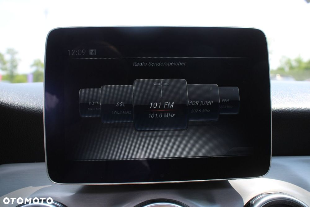 Mercedes-Benz GLA - 34