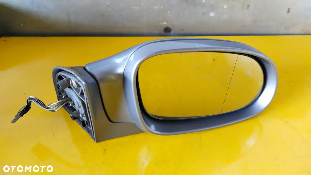 LUSTERKO PRAWE MERCEDES A KLASA - 1