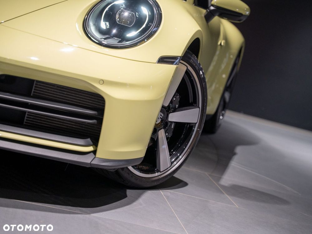 Porsche 911 Carrera - 13