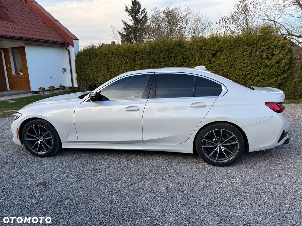 BMW Seria 3 330i M Sport - 3