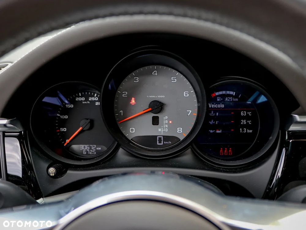 Porsche Macan S - 30