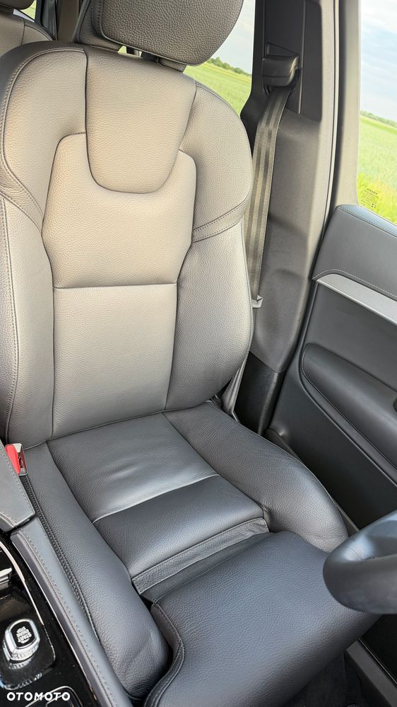 Volvo XC 90 B5 B AWD Plus Bright - 22