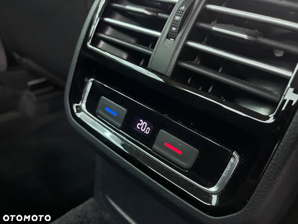 Volkswagen Passat - 29